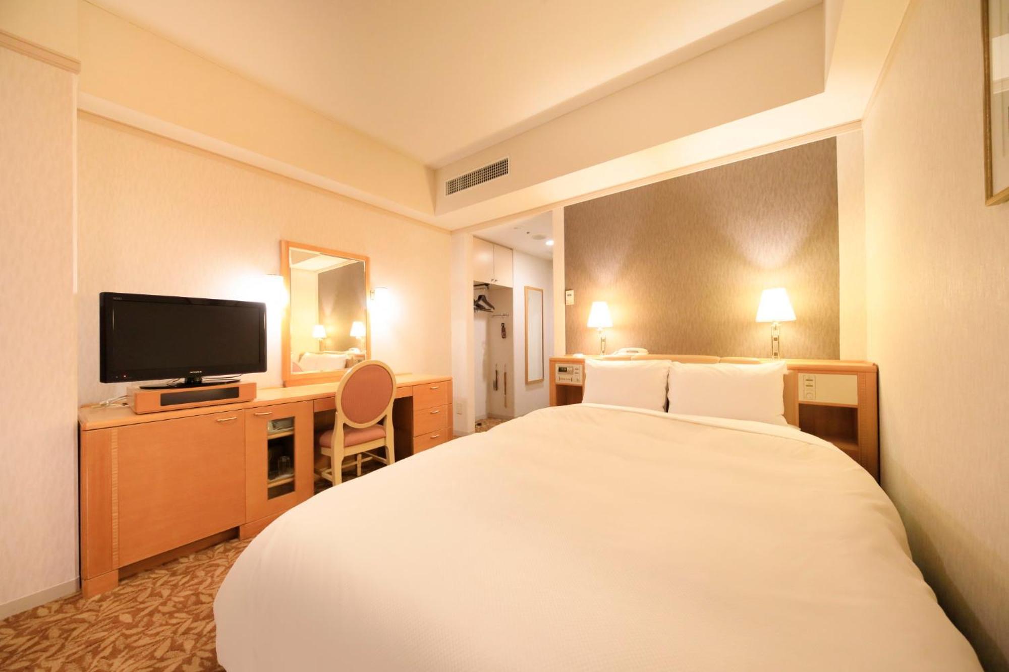 Crest Hotel Kashiwa Exteriör bild